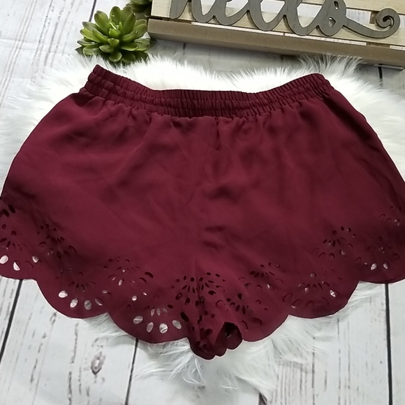 Brandy Melville Scalloped Laser Cut Shorts - Picture 3 of 8